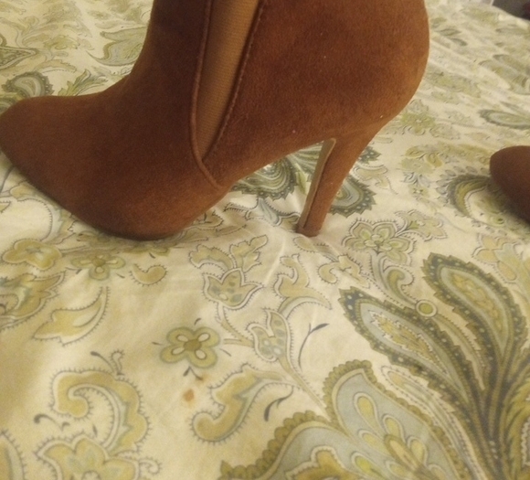 Bella Marie Chic Brown Ankle Booties Gently Used Size 7 - Picture 11 of 12